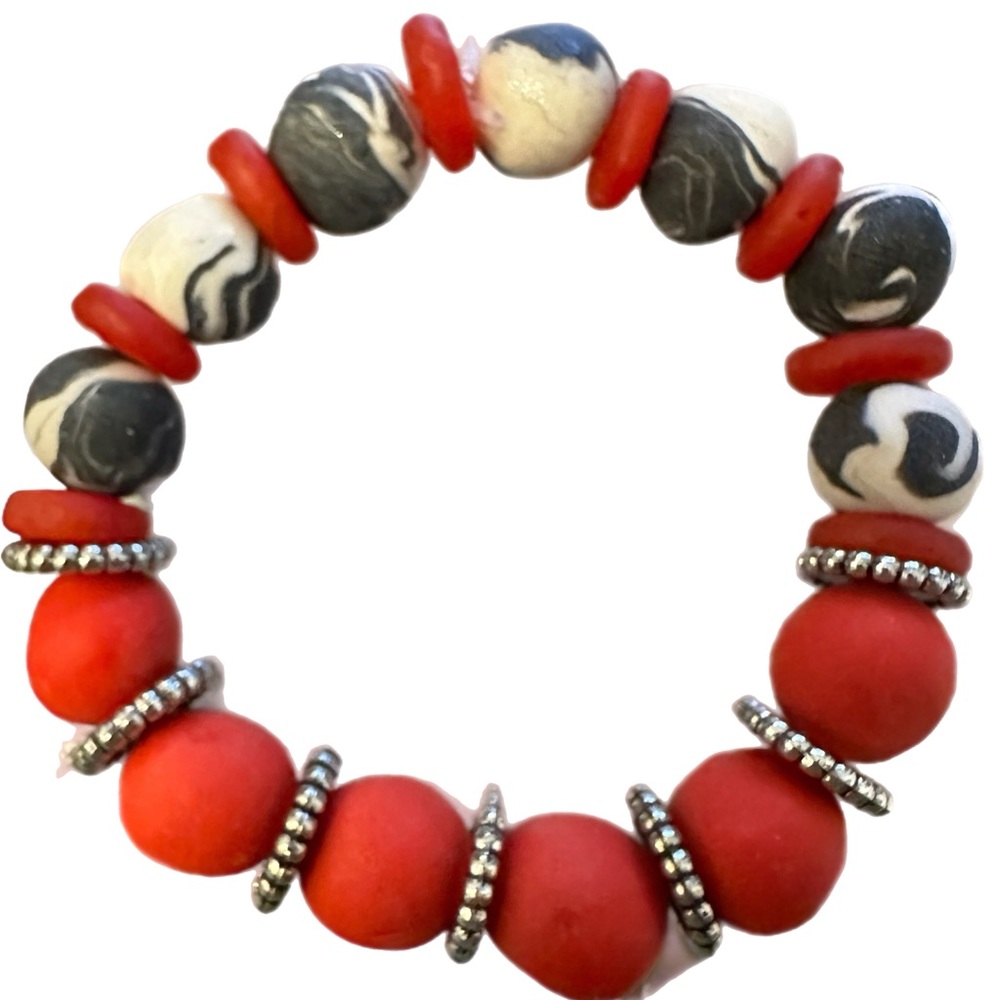 BRAND NEW ✨ Artisan made bracelet using hand-rolled clay + glass beads.